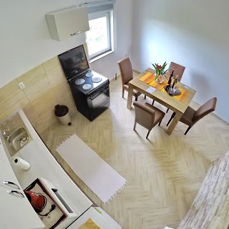 Apartment Pravica